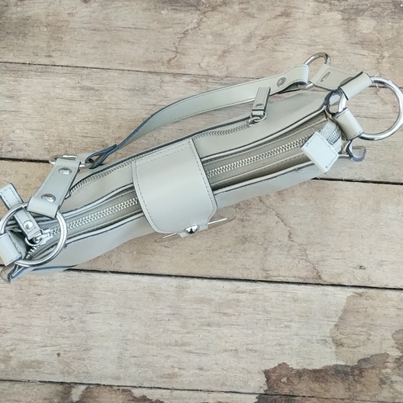 Beige structured baguette purse w silver hardware - Picture 5 of 6